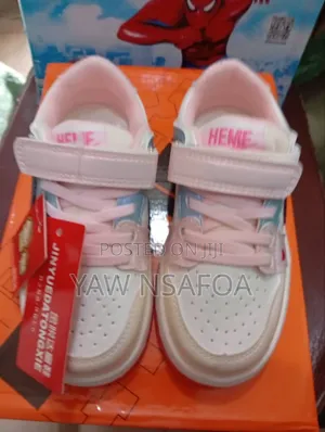 Kids Shoe Sneaker Home