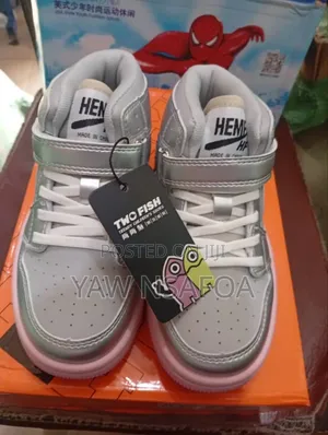 Kids Shoe Sneaker Home