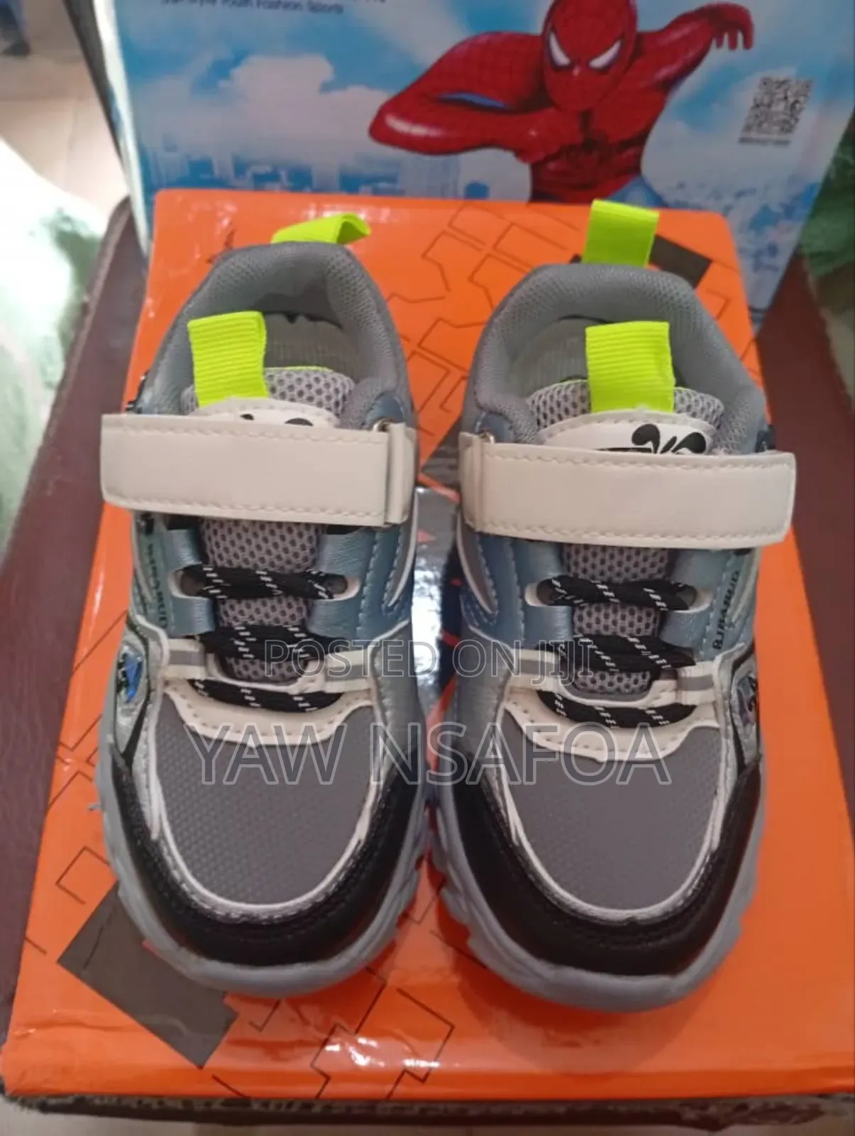 Kids Shoe Sneaker Home