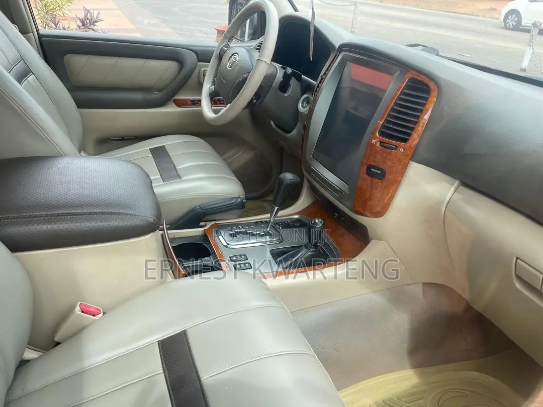 Toyota Land Cruiser 2006 Gray