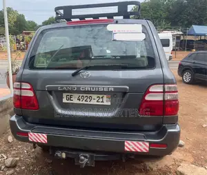 Toyota Land Cruiser 2006 Gray