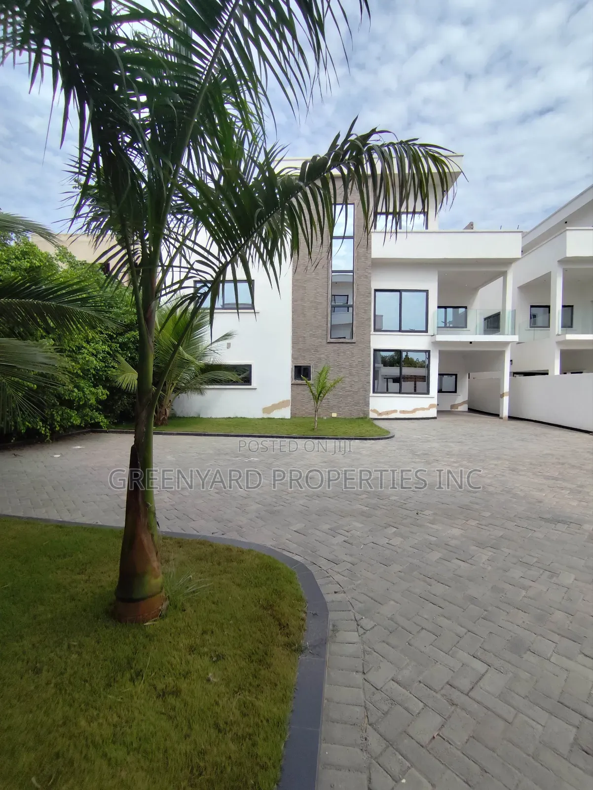 Furnished 4bdrm Townhouse / Terrace in East, Airport Residential Area