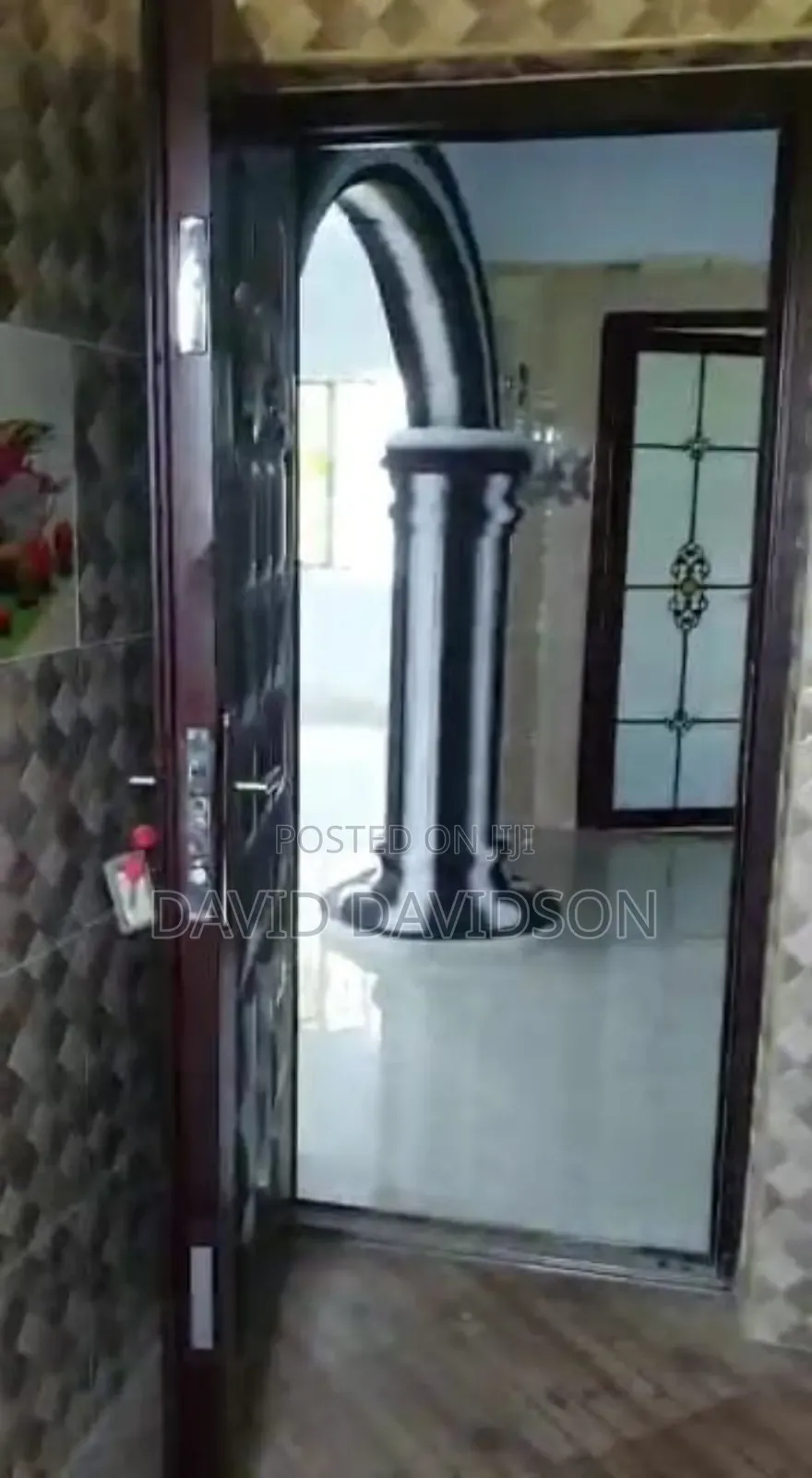 8bdrm House in 6 Bedroom House, Tema Metropolitan for sale