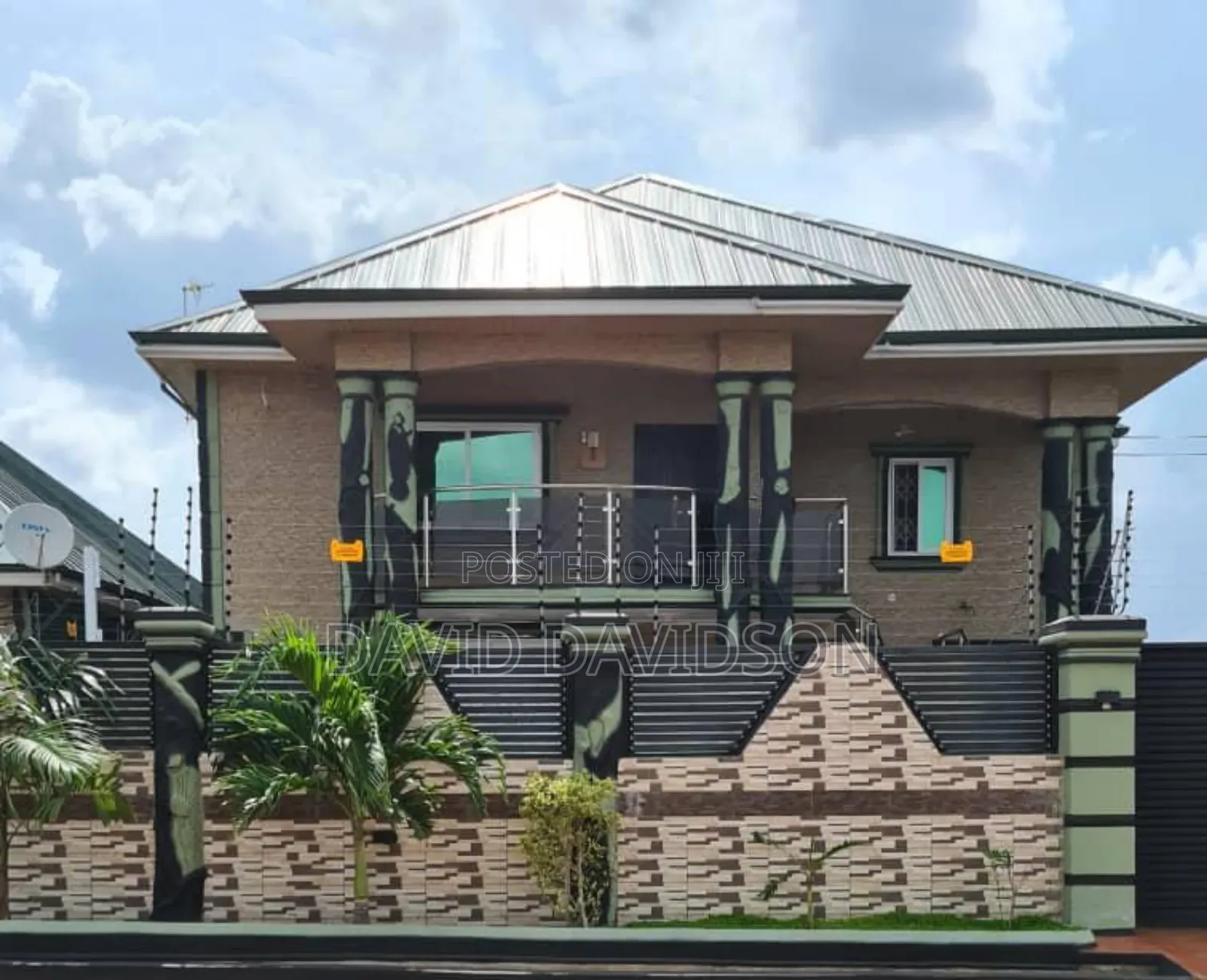 8bdrm House in 6 Bedroom House, Tema Metropolitan for sale