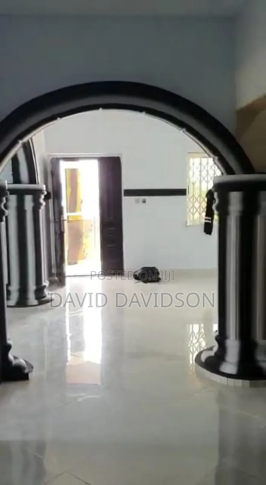 8bdrm House in 6 Bedroom House, Tema Metropolitan for sale