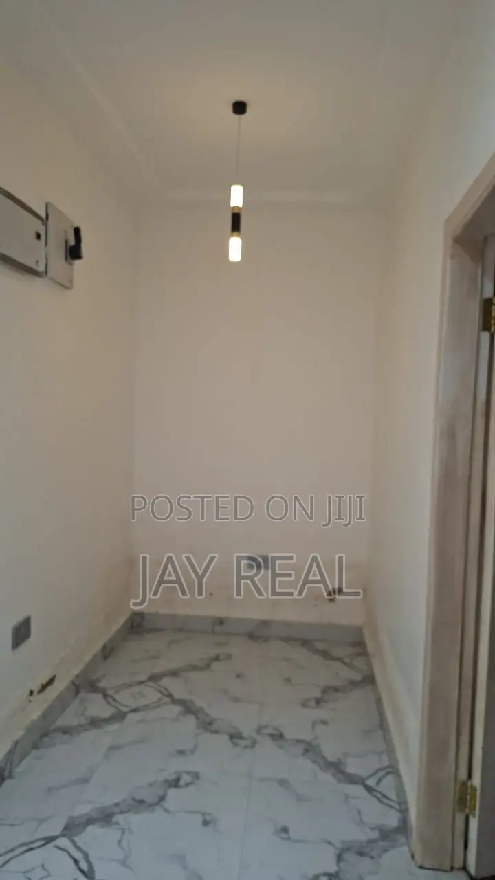 3bdrm Apartment in Jayreal Estate, Kasoa for rent
