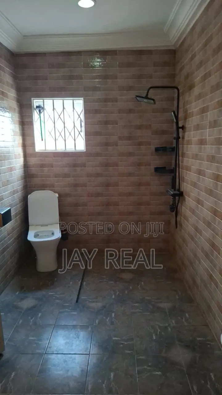 3bdrm Apartment in Jayreal Estate, Kasoa for rent