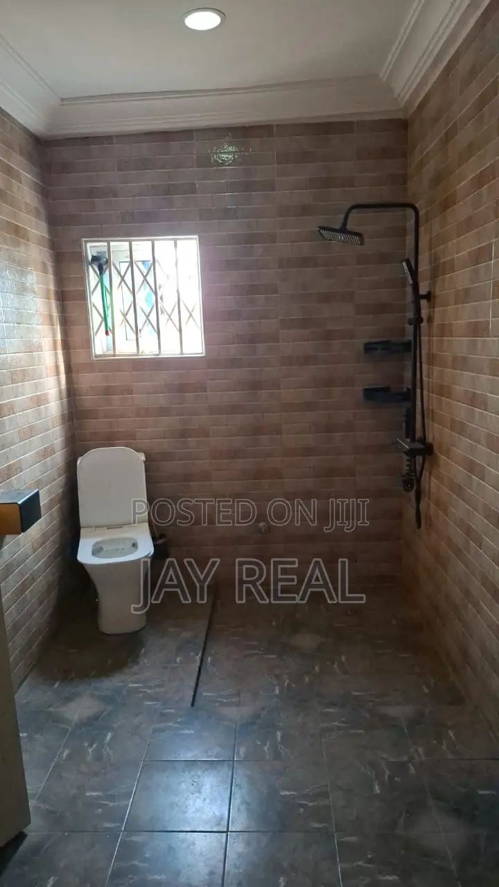 3bdrm Apartment in Jayreal Estate, Kasoa for rent