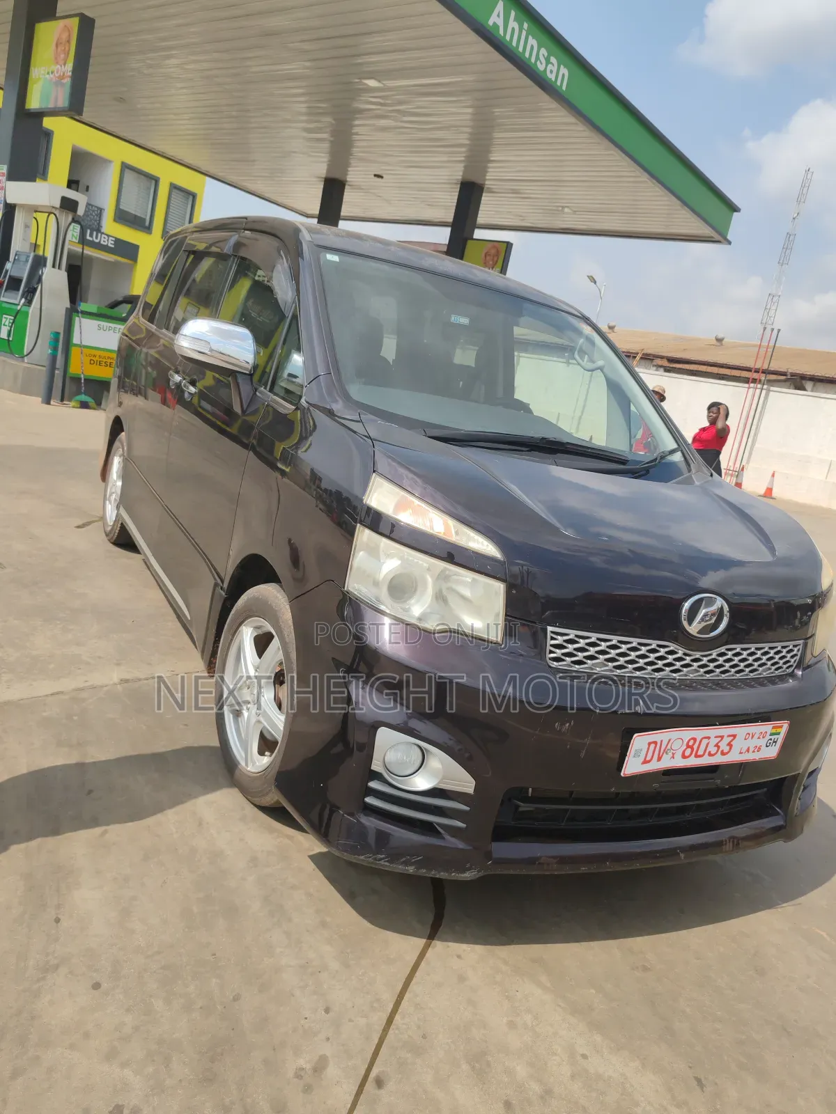 Toyota Voxy 2012