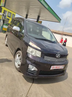 Toyota Voxy 2012