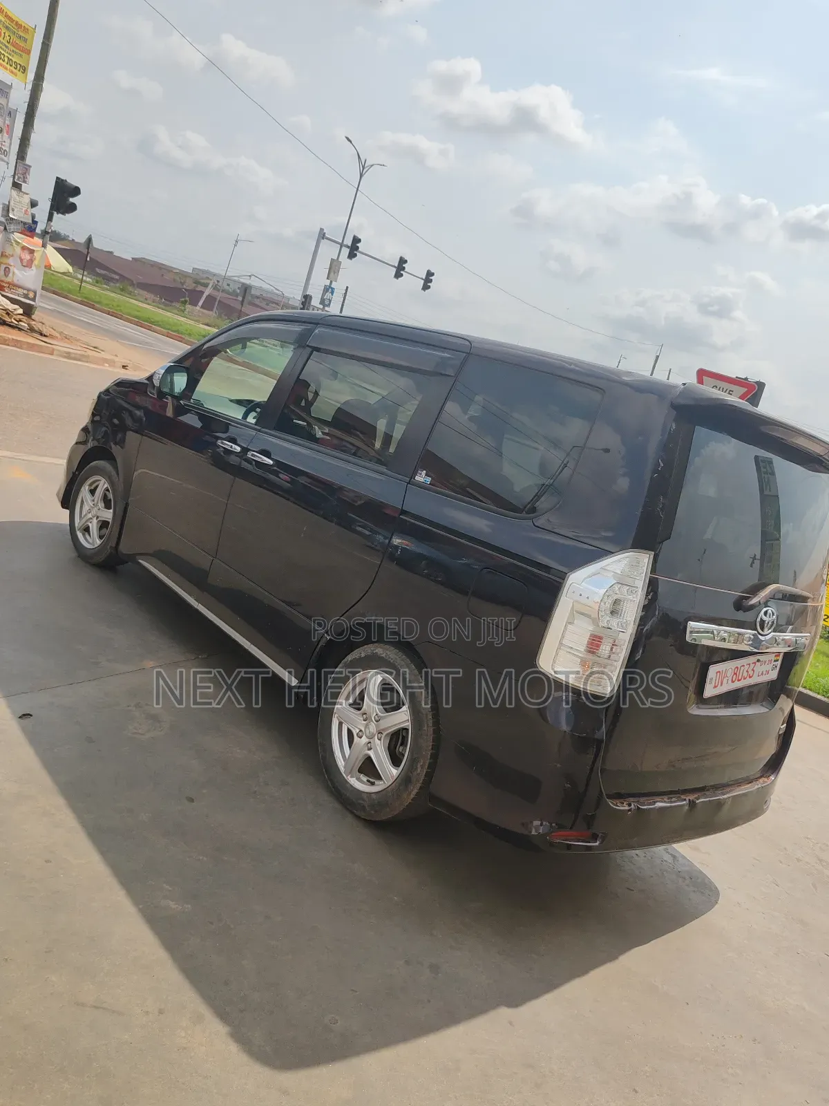 Toyota Voxy 2012