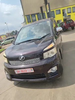 Toyota Voxy 2012