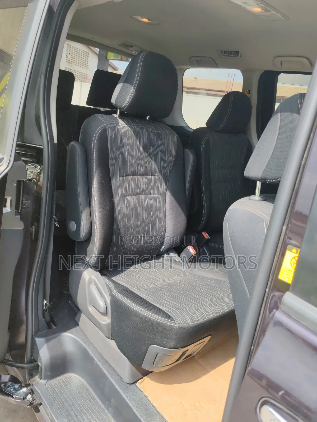 Toyota Voxy 2012