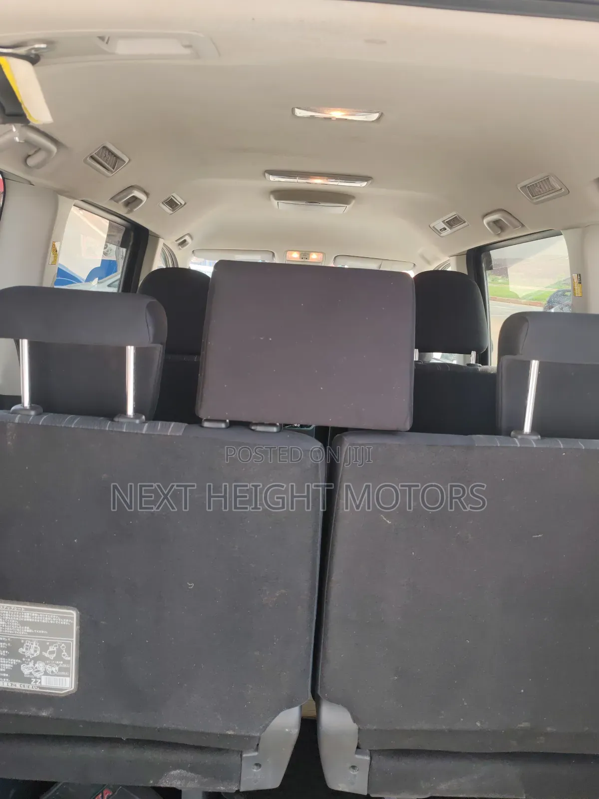 Toyota Voxy 2012