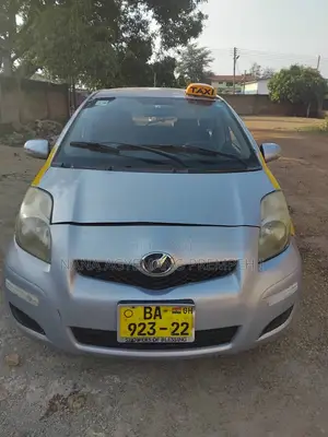 Toyota Vitz 1.5 FWD 5dr 2010 Silver
