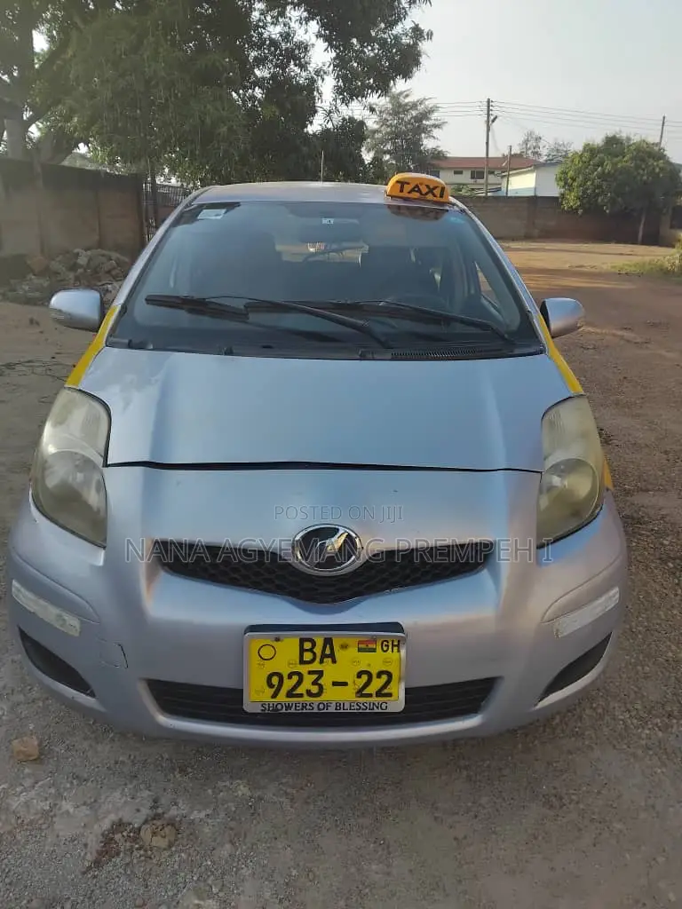 Toyota Vitz 1.5 FWD 5dr 2010 Silver