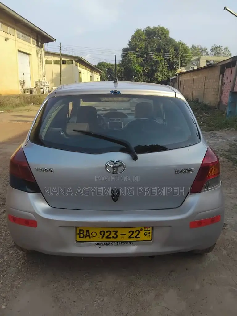 Toyota Vitz 1.5 FWD 5dr 2010 Silver