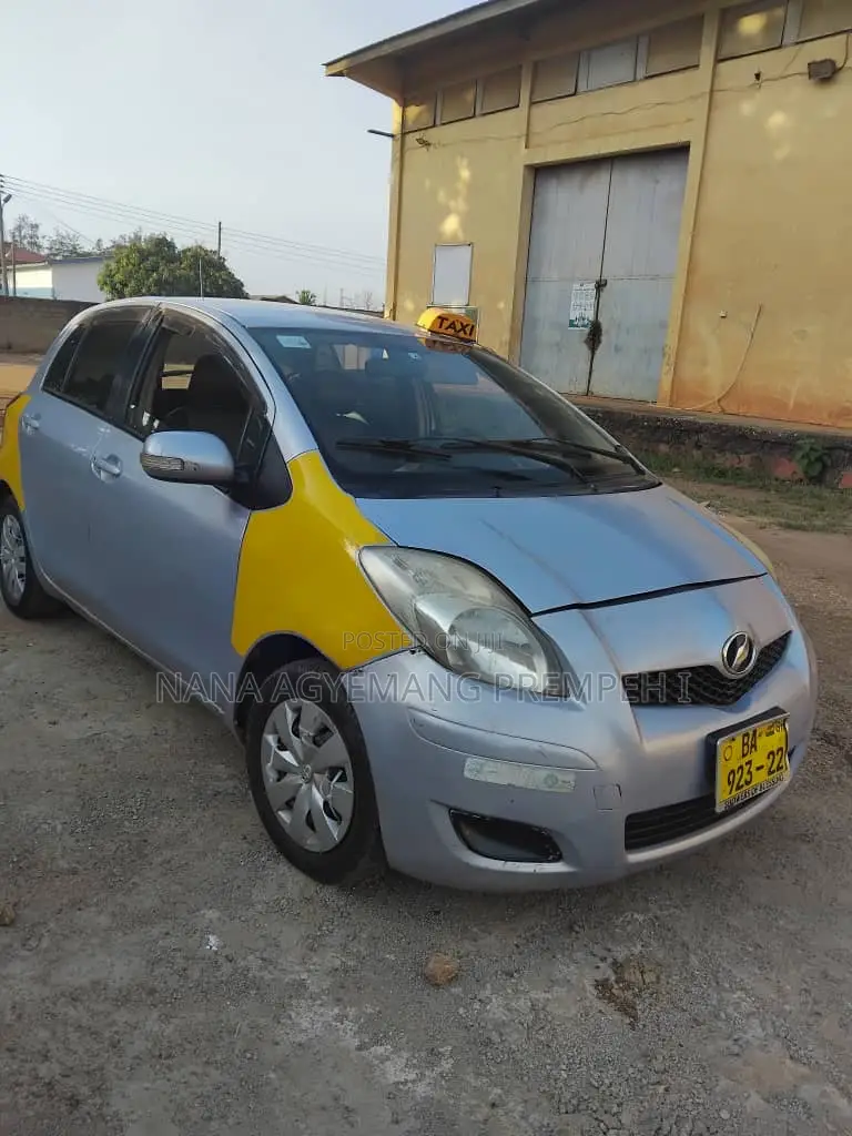 Toyota Vitz 1.5 FWD 5dr 2010 Silver