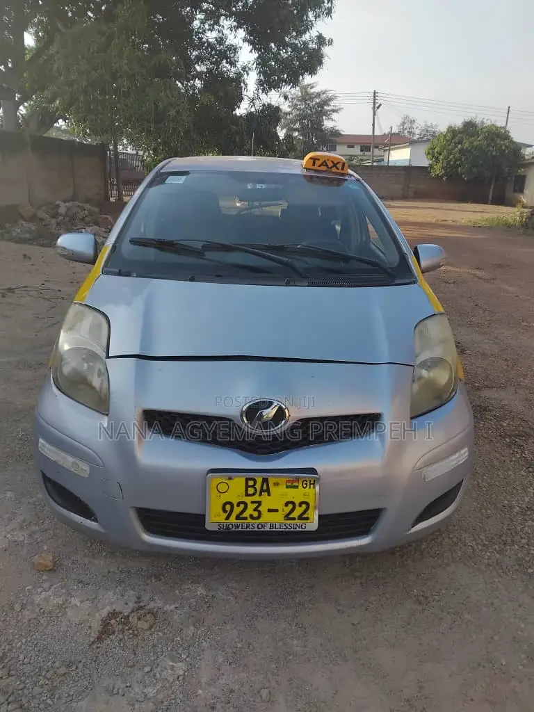Toyota Vitz 1.5 FWD 5dr 2010 Silver
