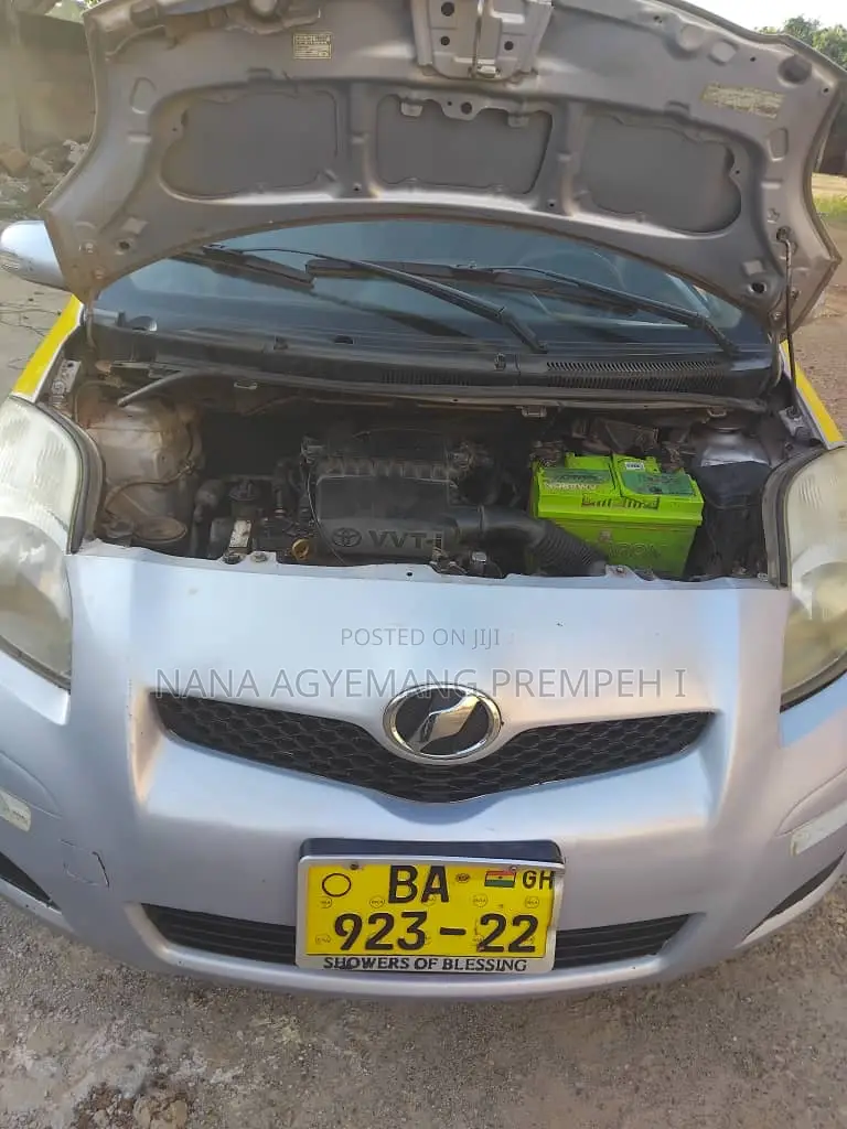 Toyota Vitz 1.5 FWD 5dr 2010 Silver