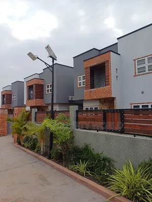 5bdrm Duplex in Adjiriganor for sale