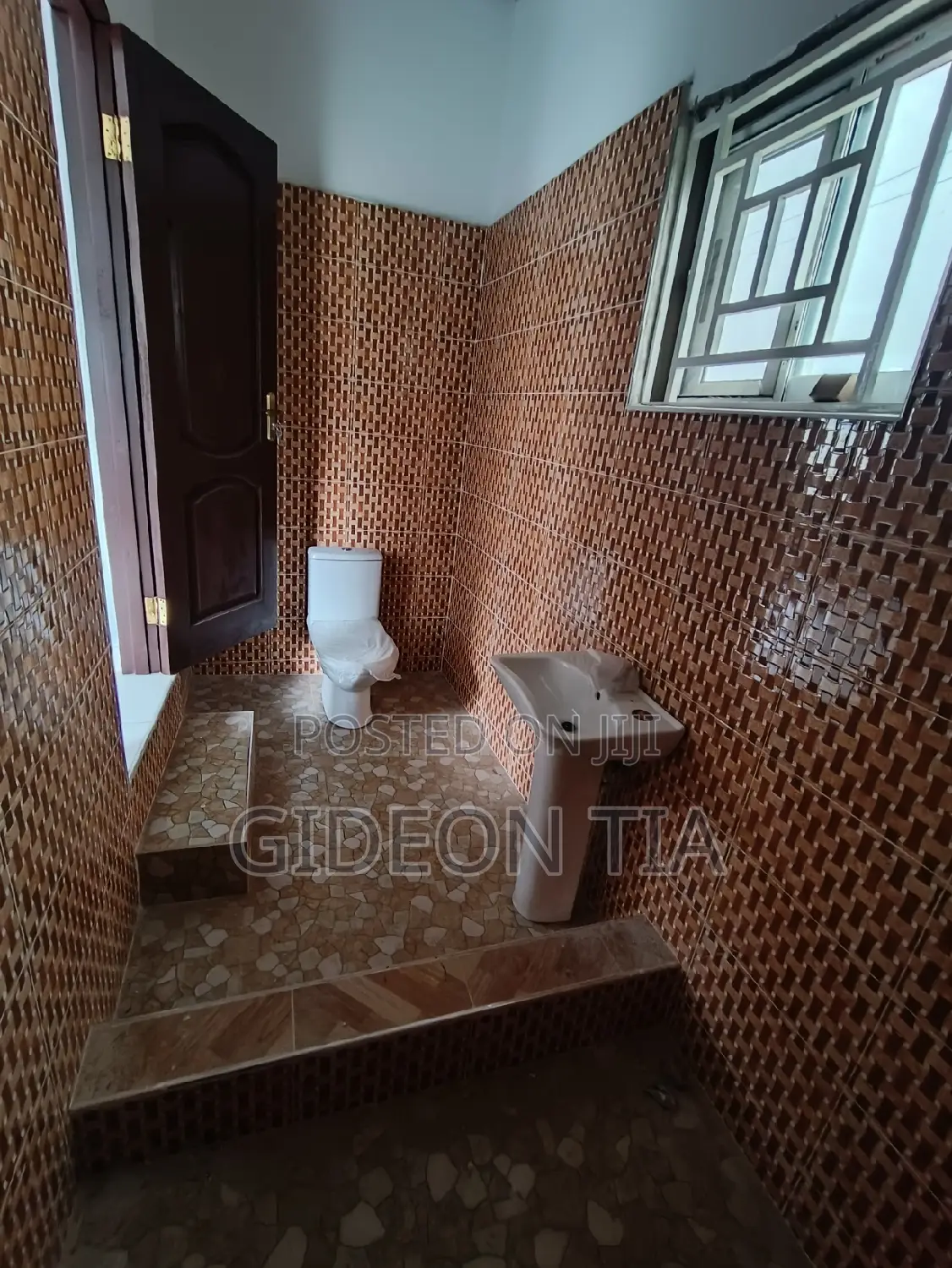 Chamber And Hall For Rent.