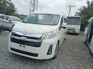 Toyota HiAce 2021 White