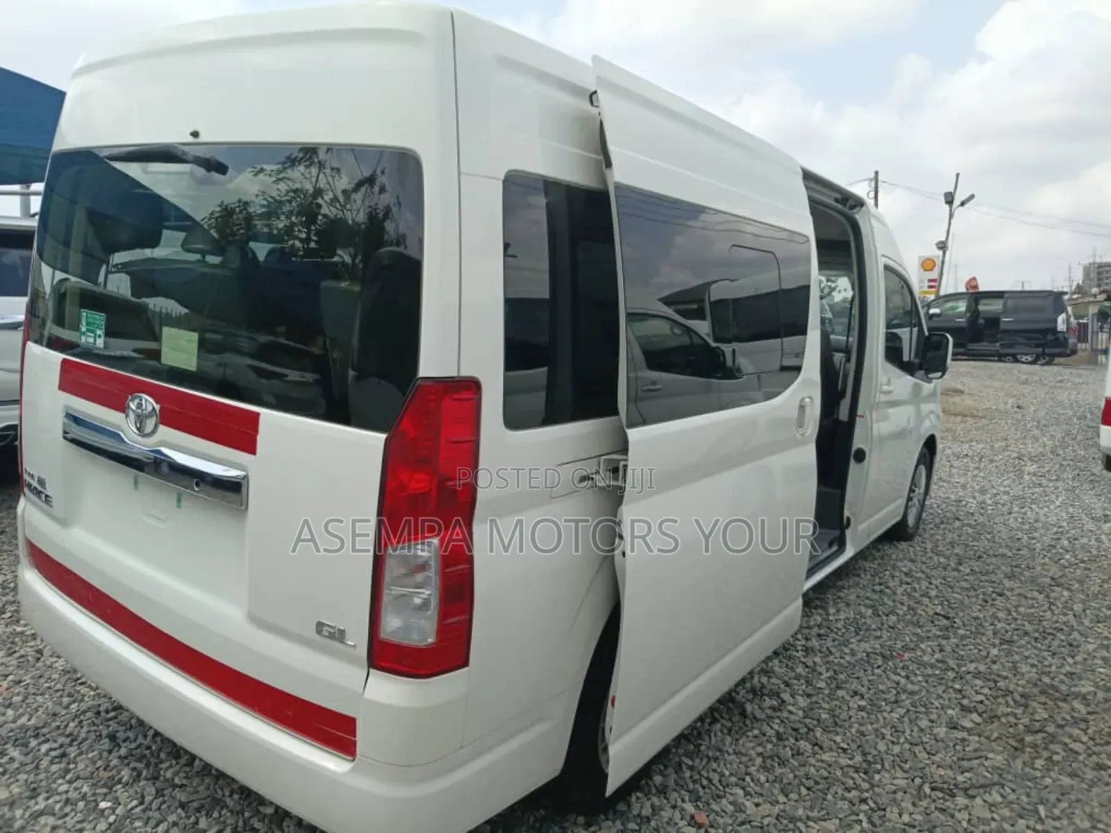 Toyota HiAce 2021 White