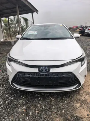 Toyota Corolla LE 2023 White