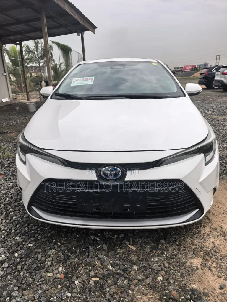 Toyota Corolla LE 2023 White