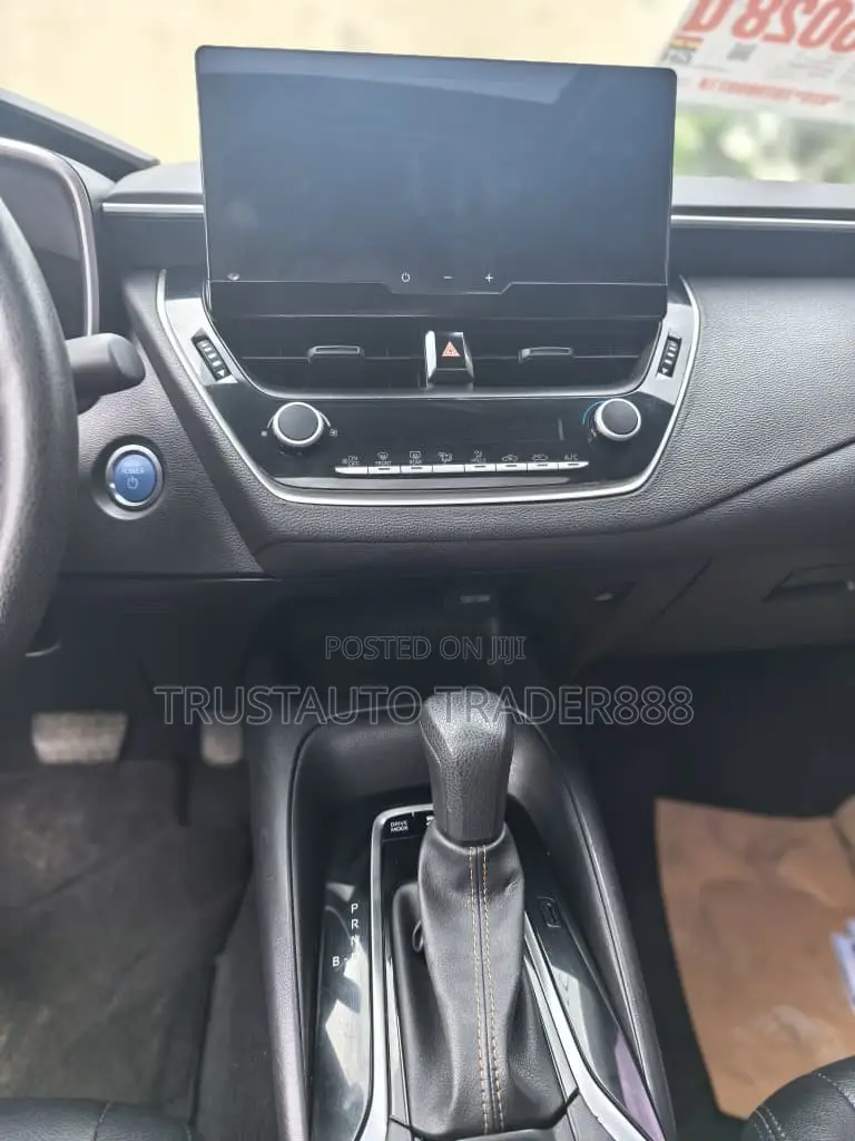 Toyota Corolla LE 2023 White