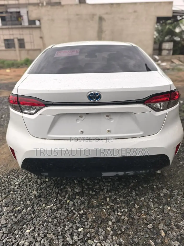 Toyota Corolla LE 2023 White