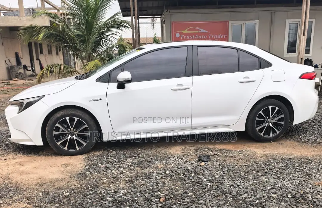 Toyota Corolla LE 2023 White