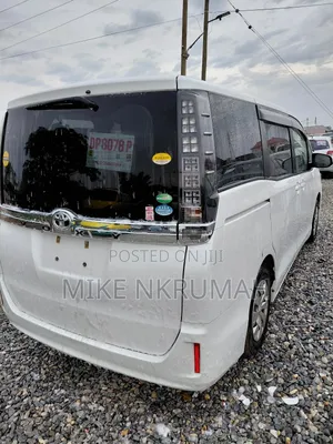 Toyota Voxy SV Premium 2014 White