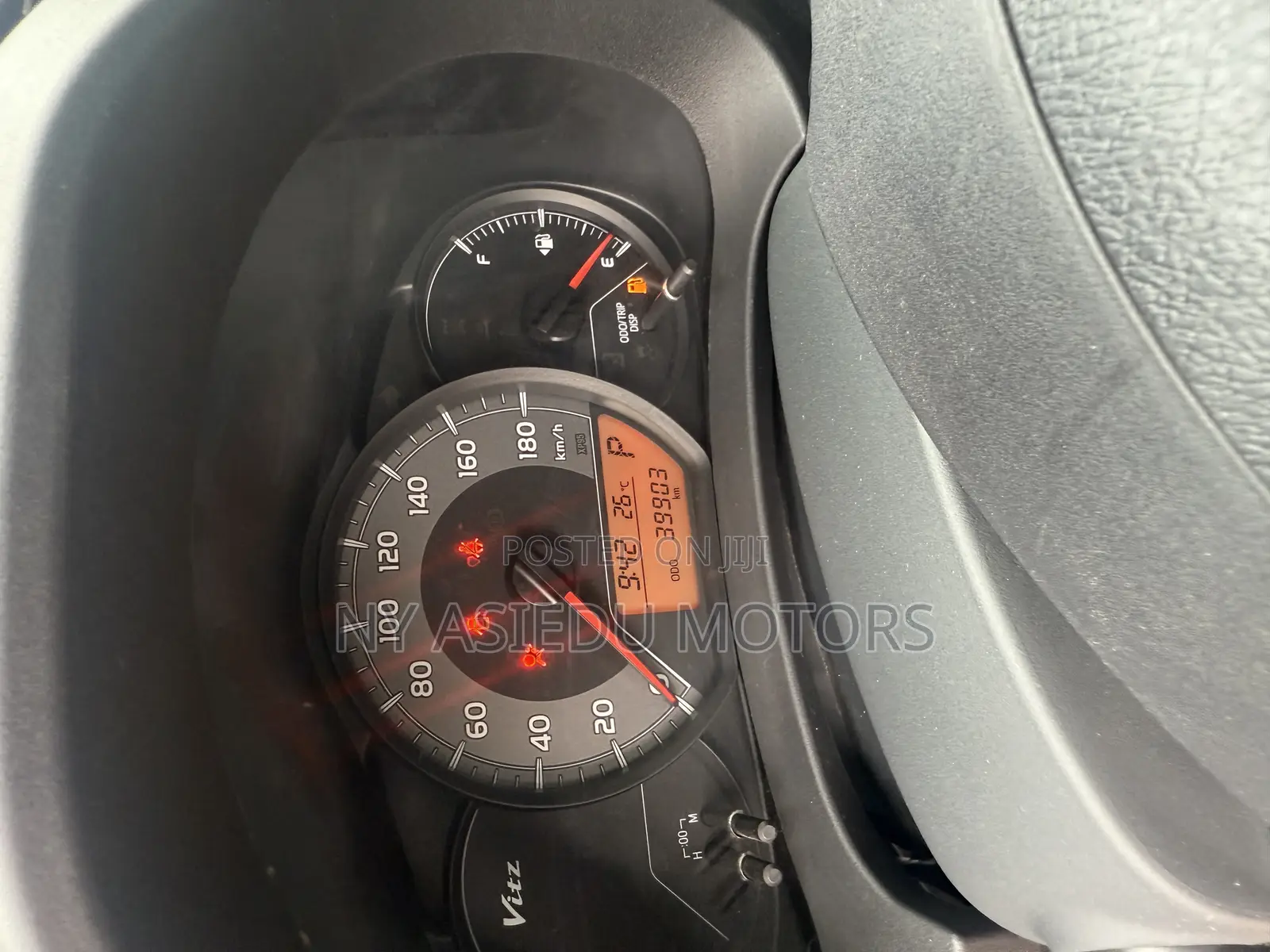 Toyota Vitz 1.3 AWD 5dr 2015 Silver