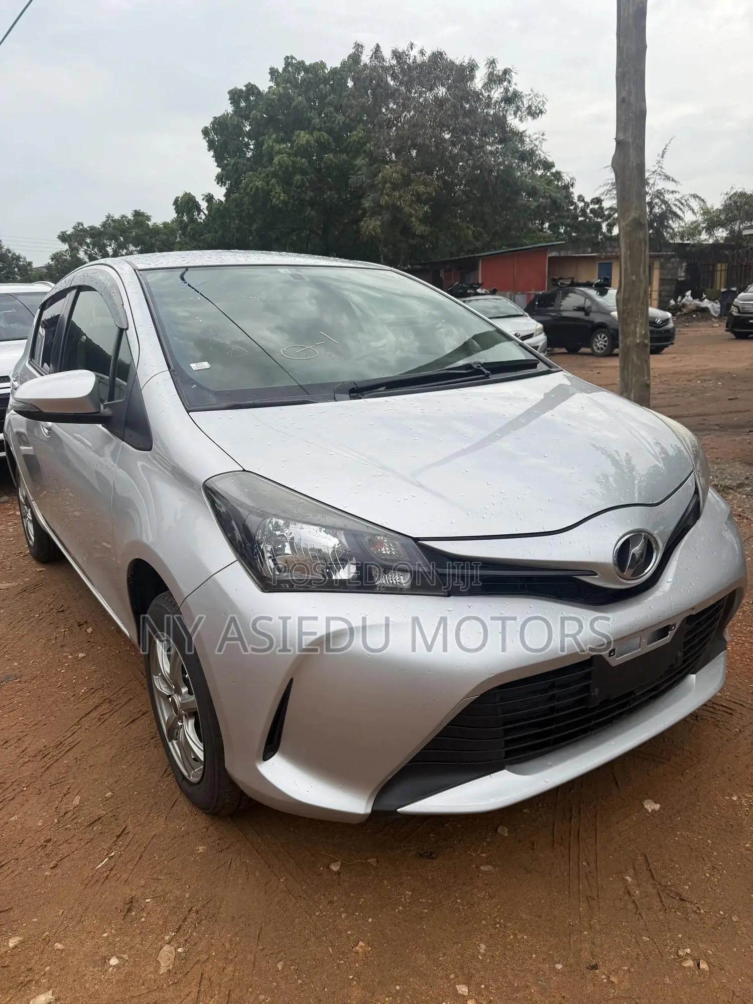 Toyota Vitz 1.3 AWD 5dr 2015 Silver