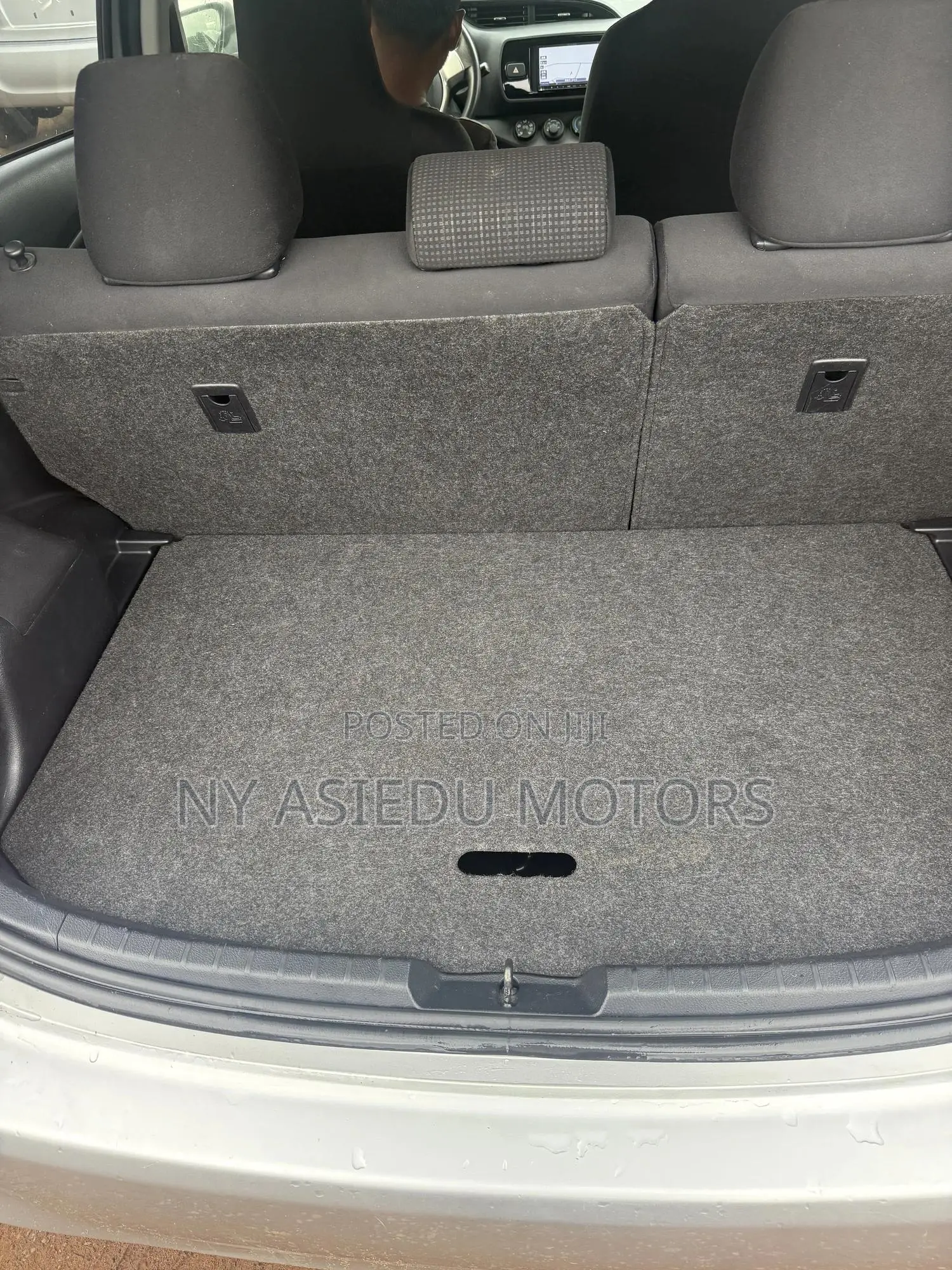 Toyota Vitz 1.3 AWD 5dr 2015 Silver