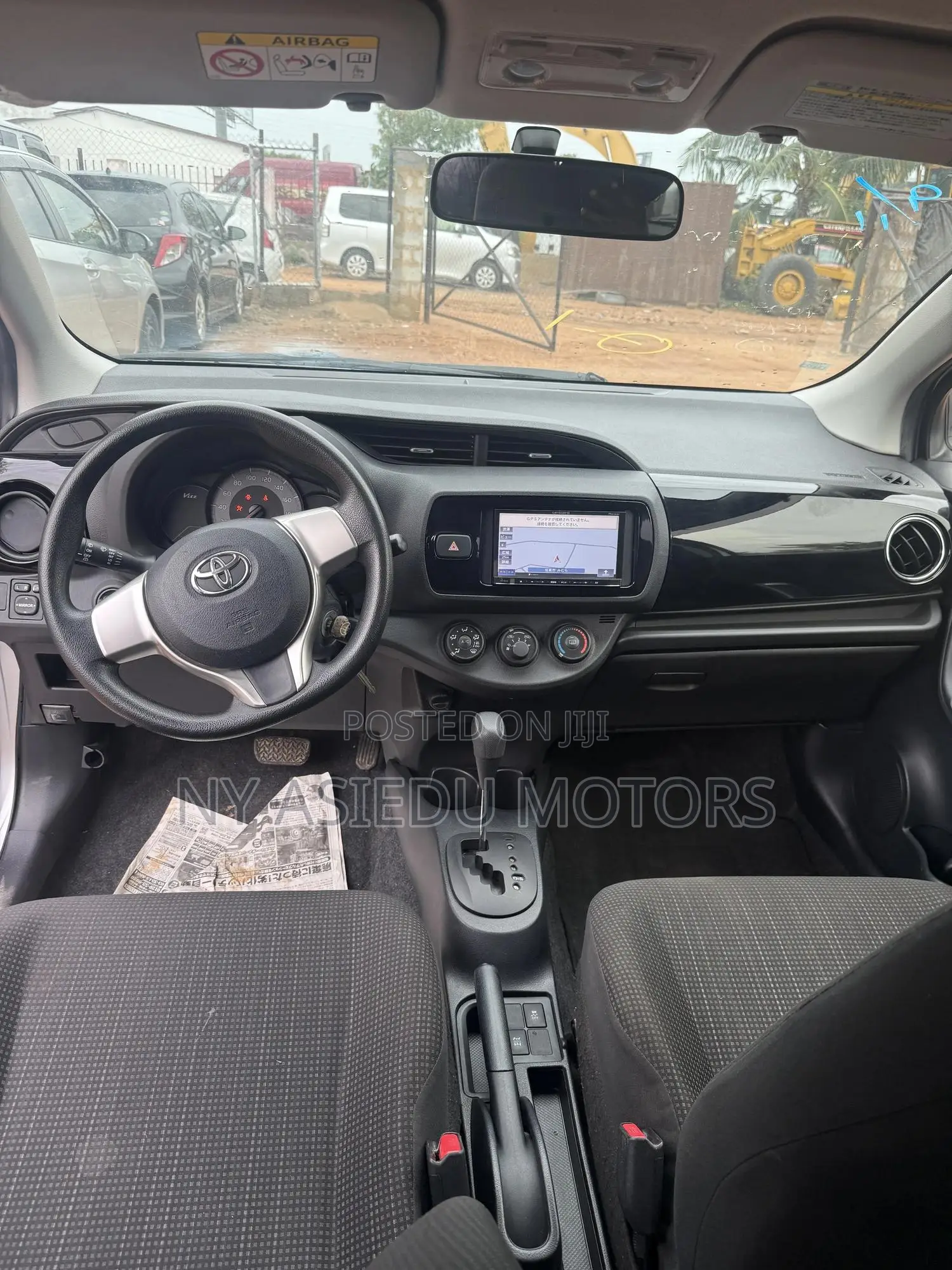Toyota Vitz 1.3 AWD 5dr 2015 Silver