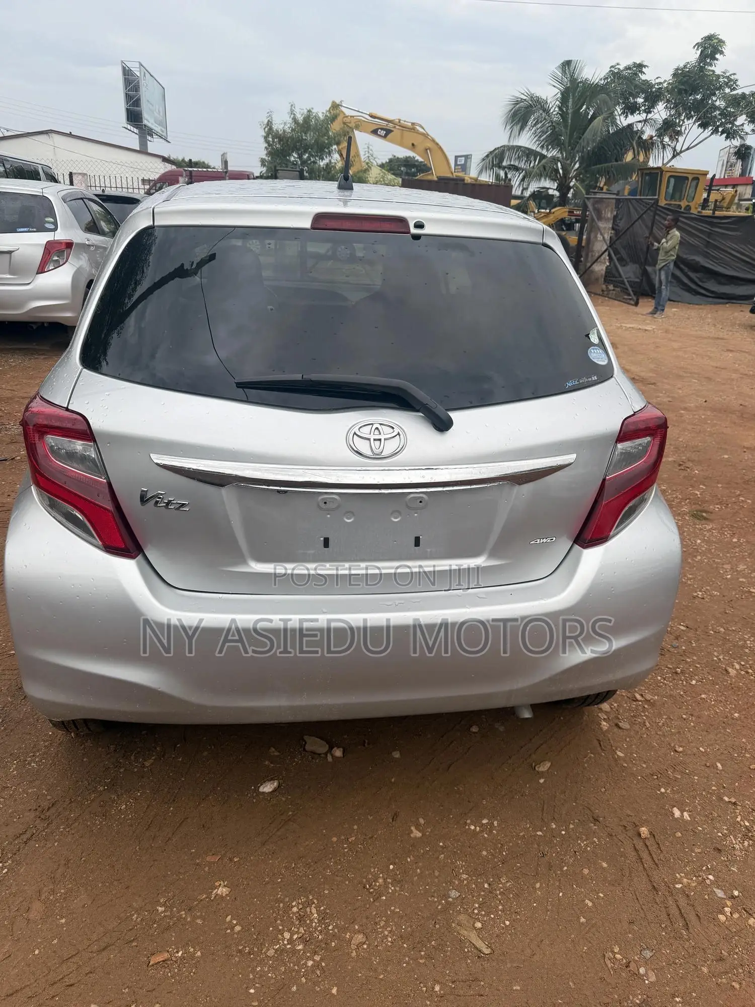 Toyota Vitz 1.3 AWD 5dr 2015 Silver