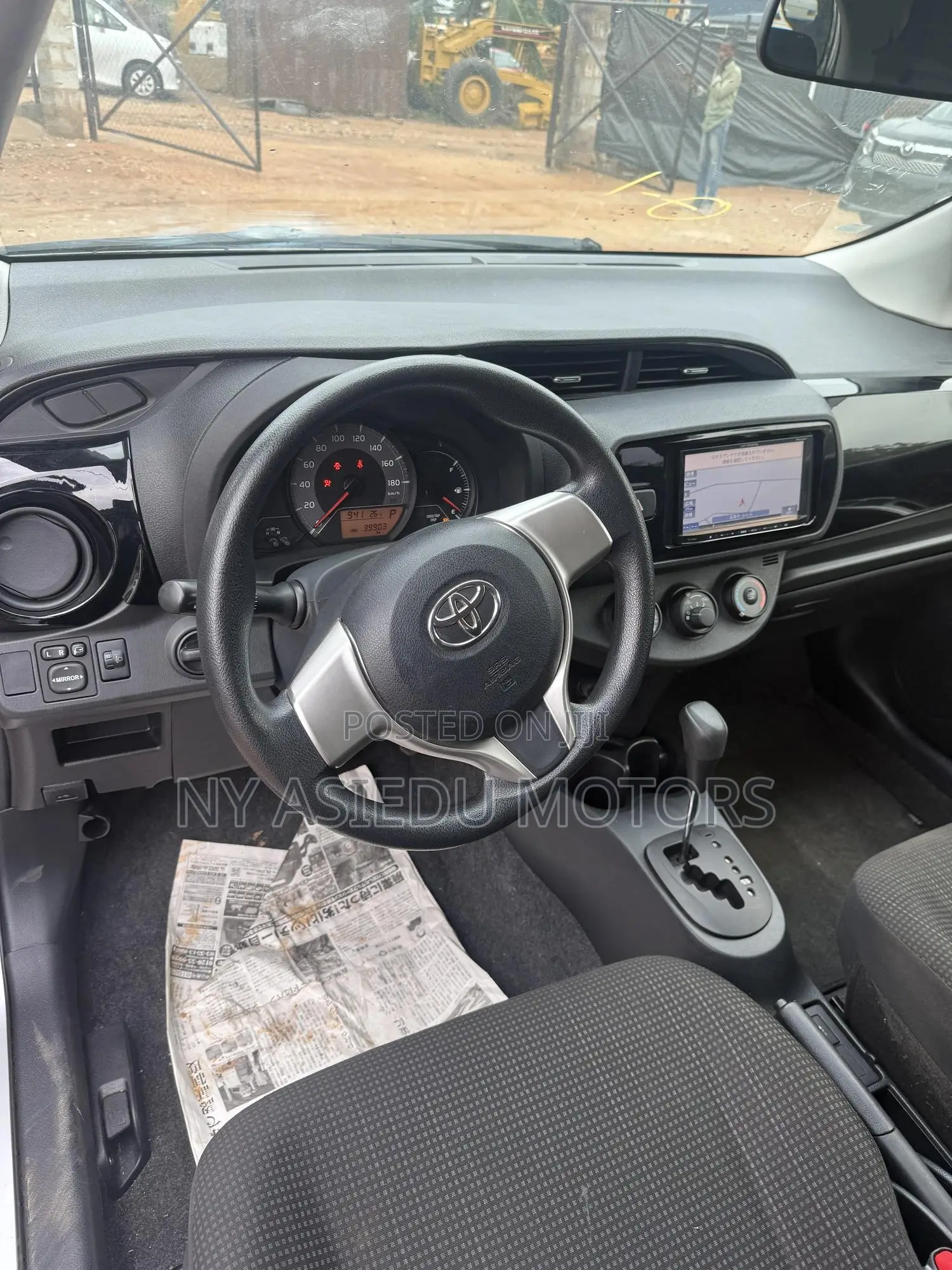 Toyota Vitz 1.3 AWD 5dr 2015 Silver