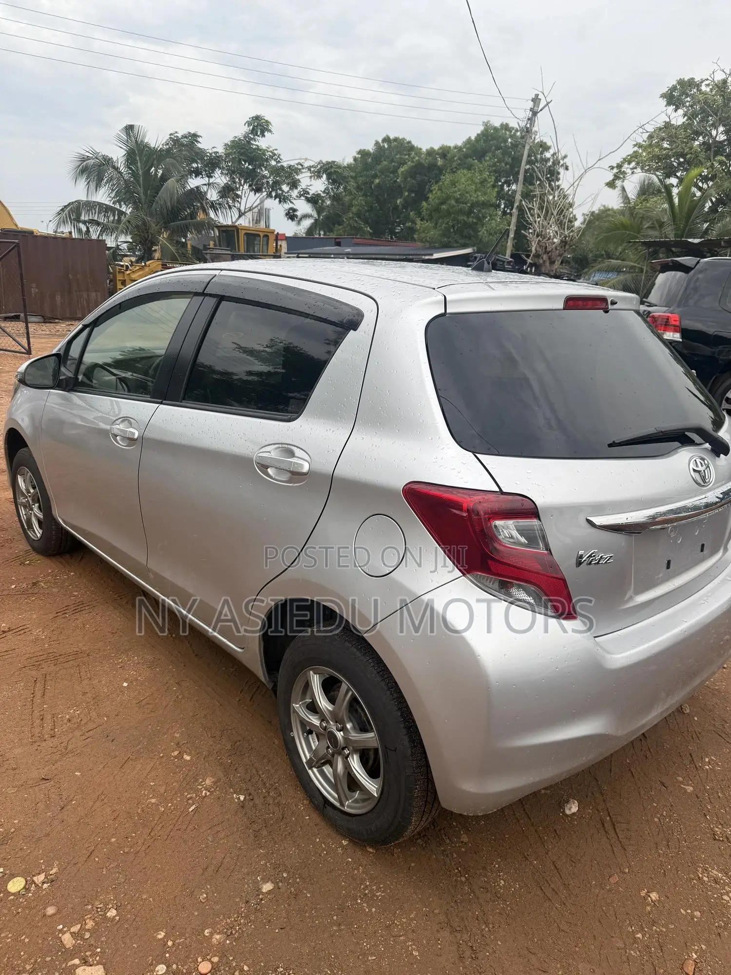Toyota Vitz 1.3 AWD 5dr 2015 Silver
