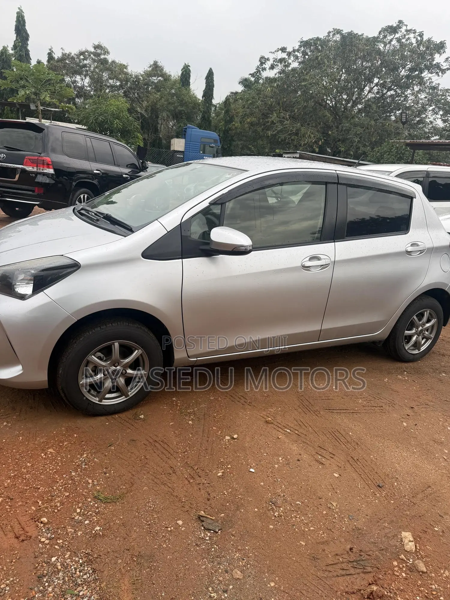 Toyota Vitz 1.3 AWD 5dr 2015 Silver