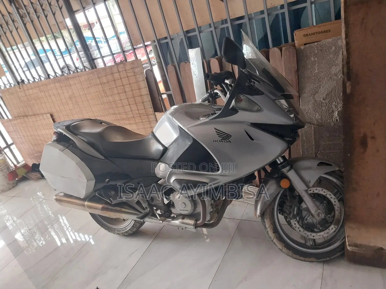 Honda VFR 700F 2010 Silver