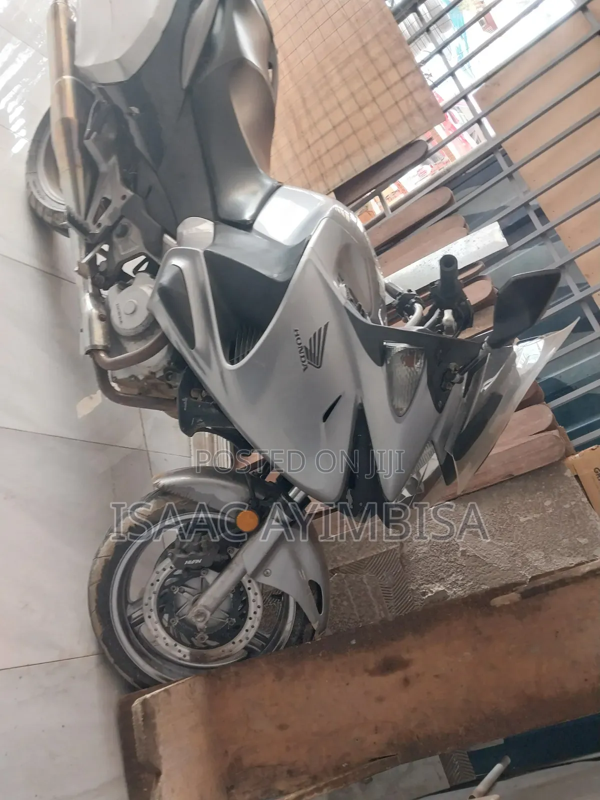 Honda VFR 700F 2010 Silver