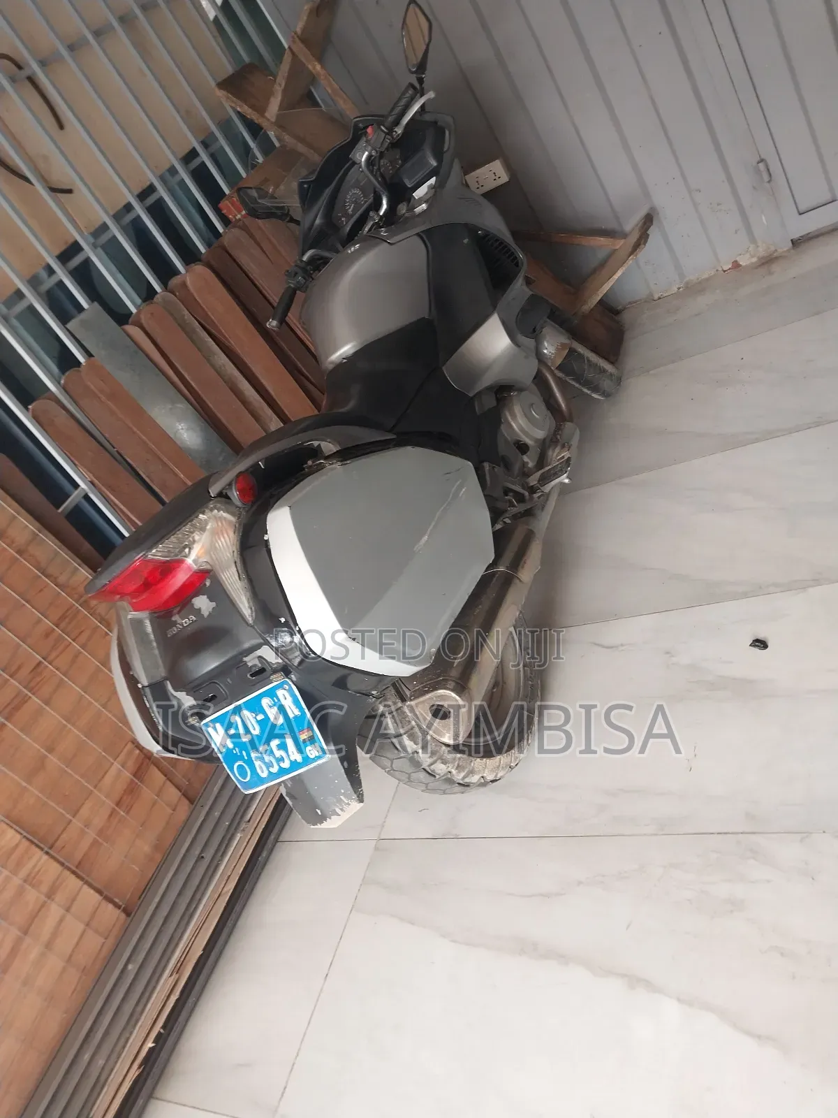 Honda VFR 700F 2010 Silver