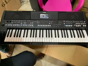Yamaha Keyboard Sx600 With a Black Keyboard Stand