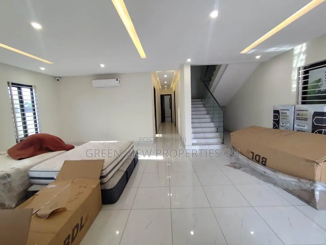 6bdrm Mansion in East Legon for rent