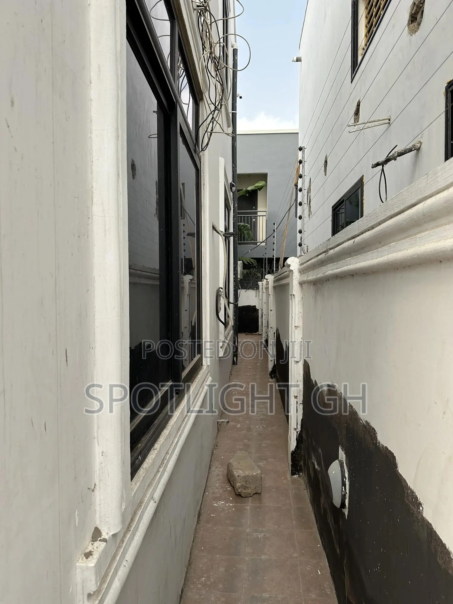 5bdrm House in En Homes, Spintex for sale
