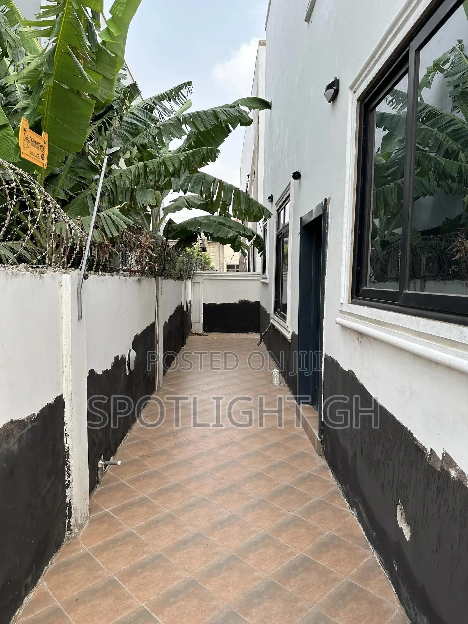 5bdrm House in En Homes, Spintex for sale