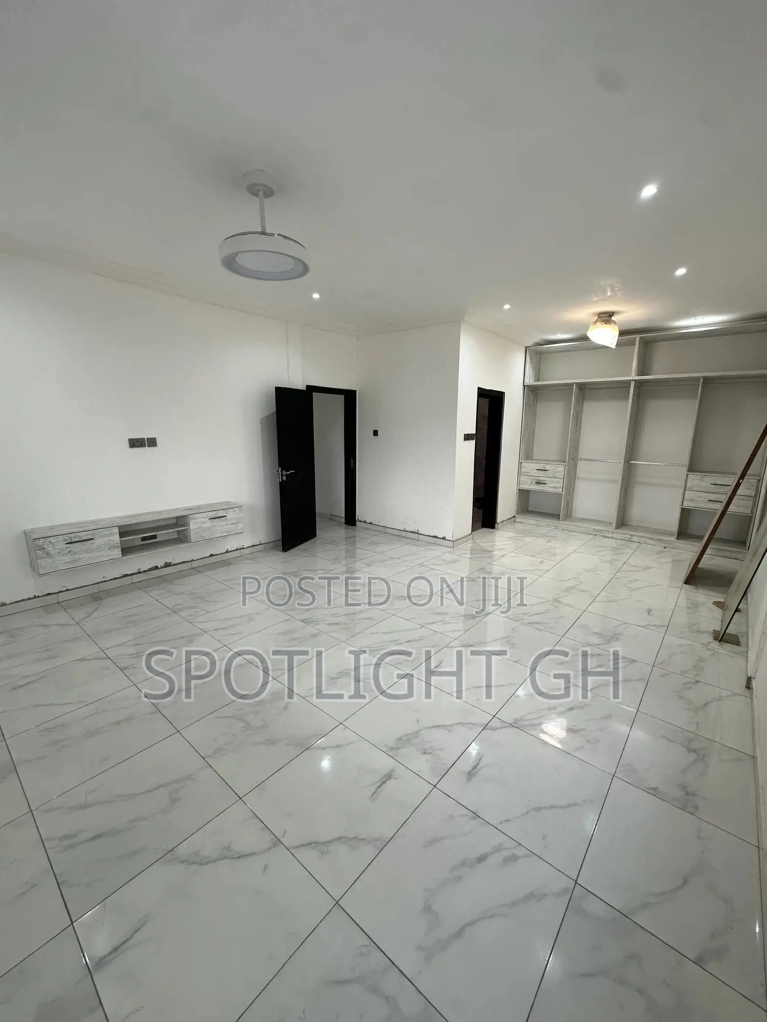 5bdrm House in En Homes, Spintex for sale